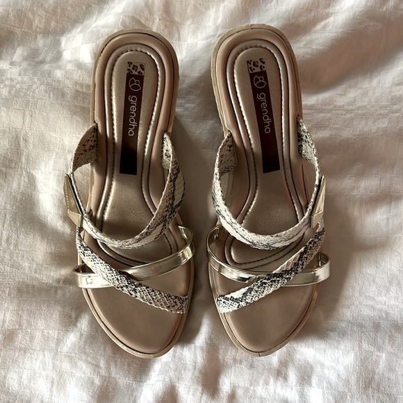 Grendha Women’s Sz.7 Wedge - Picture 3 of 5